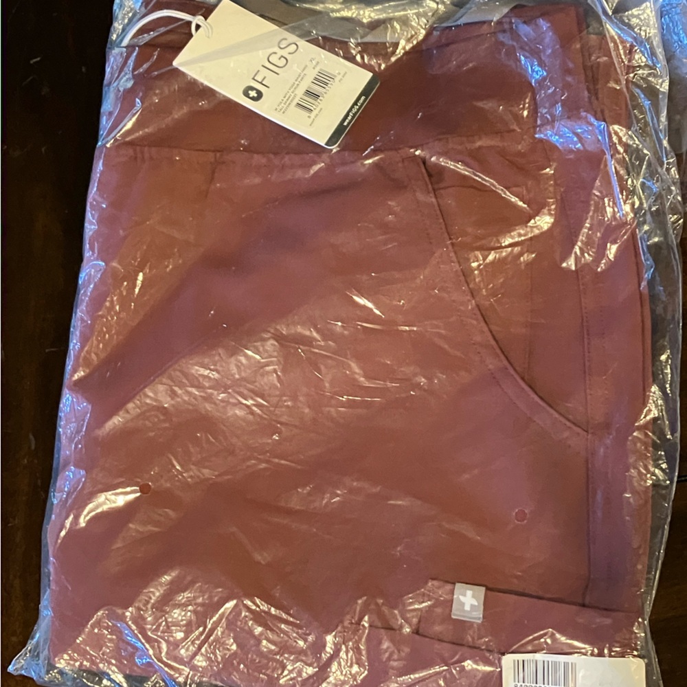 Figs new in bag Yola scrubs